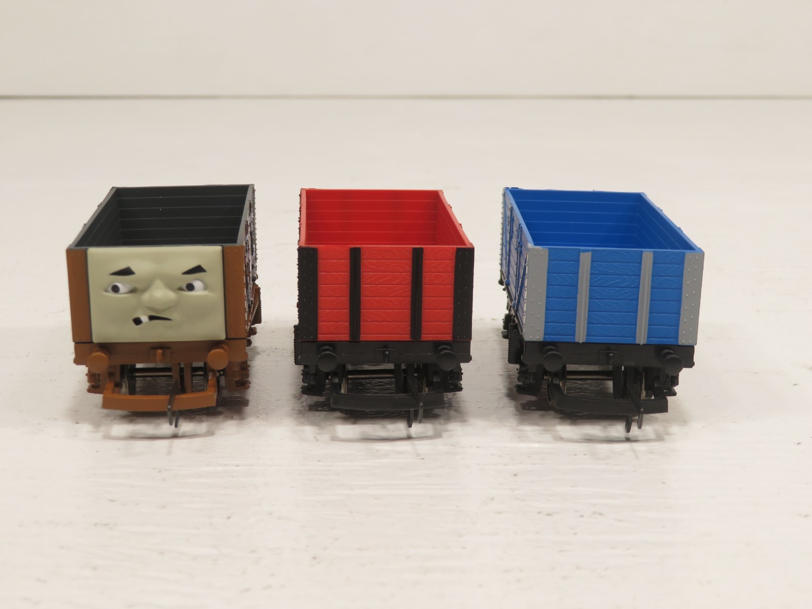 Hornby R9301 OO Gauge Thomas & Friends Wagon 3 Pack LN