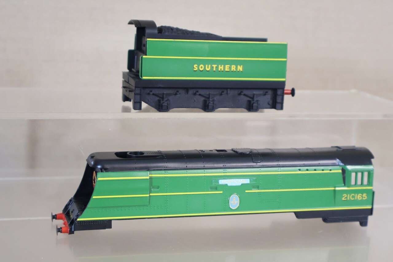 HORNBY R320 BODY for SOUTHERN 4-6-2 BATTLE of BRITAIN LOCO 21C165 HURRICANE oj