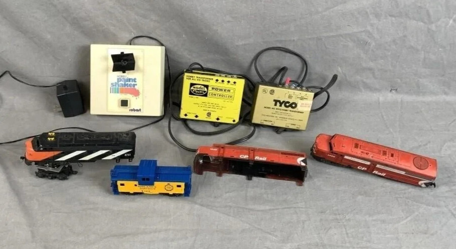 Train Engines (1405 x 2, 4751), Transformers (Robart, Tyco) etc. – lot of 9 pcs