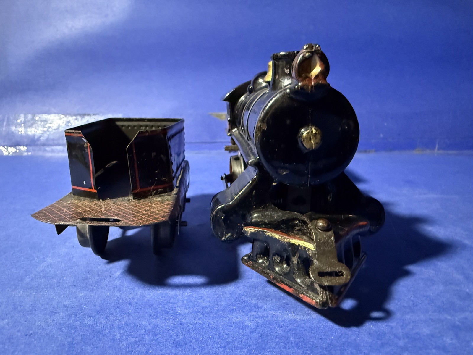 Ives Prewar #20 Locomotive w/Harvard & Yale Cars (With Extra Car)