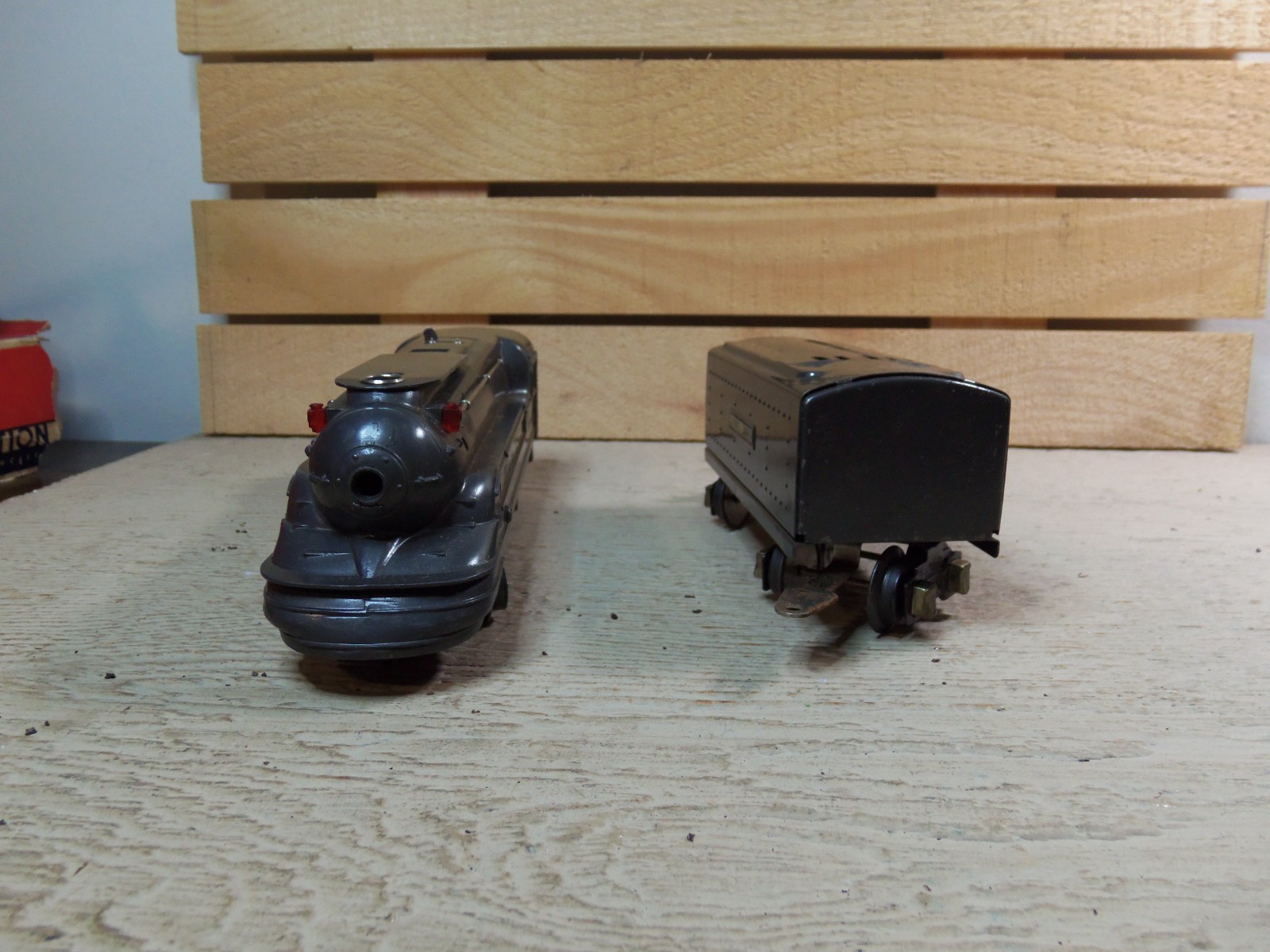 Vintage O 27 Lionel Lines 1688 Loco, Tender with 1679, 1680, and 1682 Tin Cars