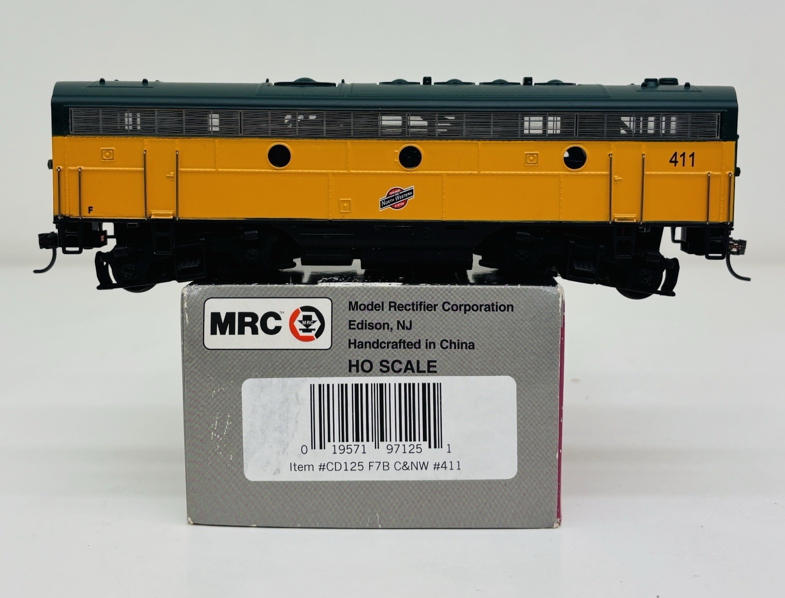 MRC Platinum HO C&NW Chicago & North Western F7B Powered Diesel #411 CD125