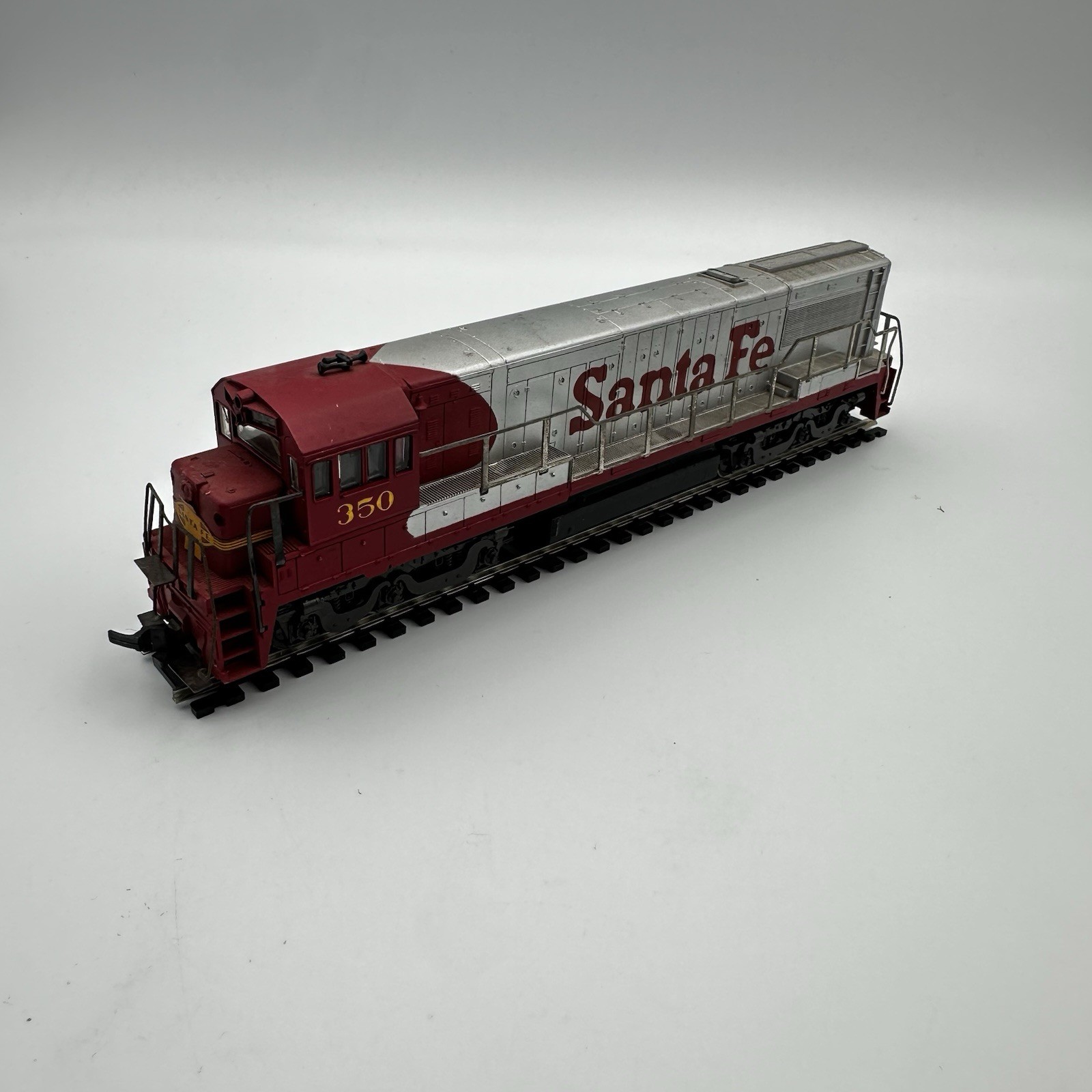 Vintage Rivarossi HO Santa Fe #350 powered diesel engine tested working READ