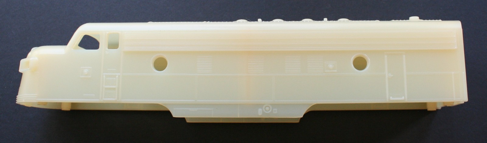 WILLIAMS ELECTRIC TRAINS EMD F7 A OPAGUE CLEAR SHELL NEW