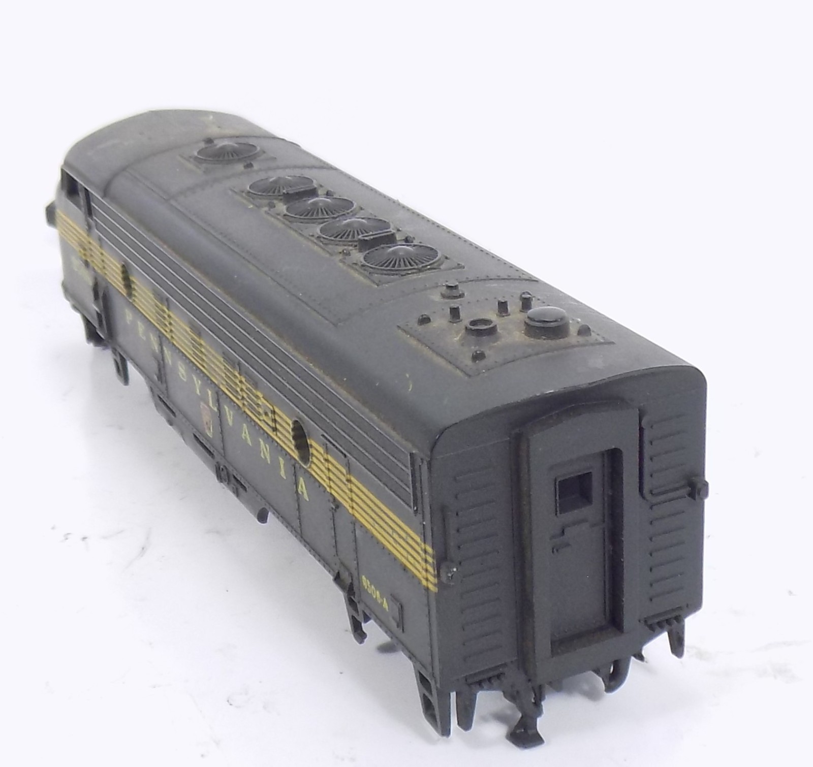 HO / UNBRANDED / DIESEL LOCOMOTIVE / PENNSYLVANIA #9506 / SHELL / PARTS