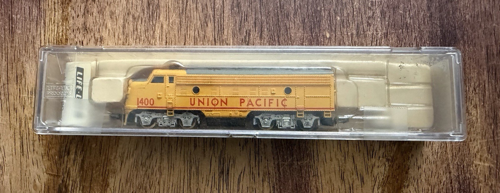 Life-Like Union Pacific #1400 F7 N Scale 1:160 Diesel DC Analog Bo-Bo 7752