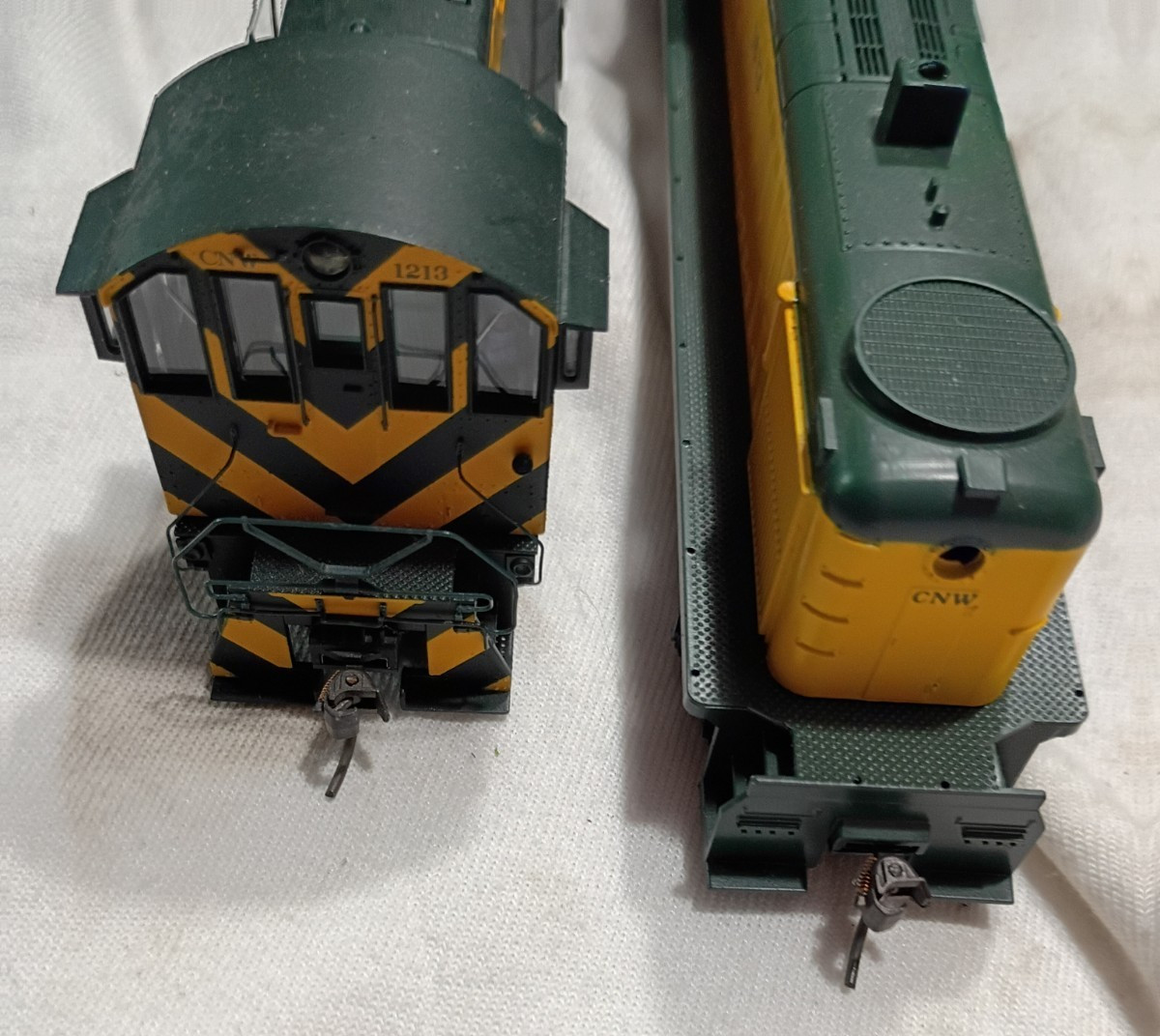 HO Train Diesel Locomotive 2pc lot working C&NW LIFE LIKE & UNMARK used lot C