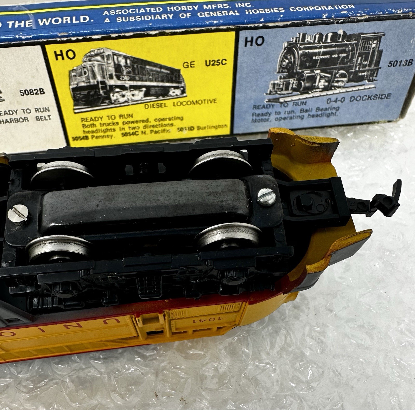 HO Scale AHM 5024K UP Union Pacific FM Diesel Locomotive #1041 Unpowered W/box
