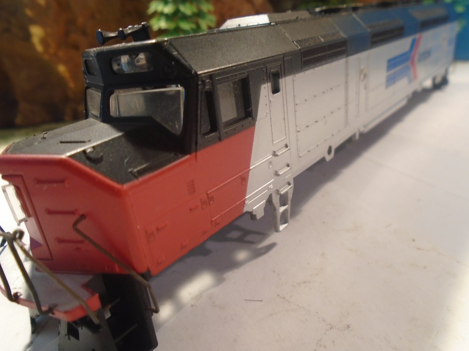 HO SCALE AMTRAK No 503 EMD PH 40 DIESEL LOCOMOTIVE PLASTIC SHELL ONLY 5-229-5