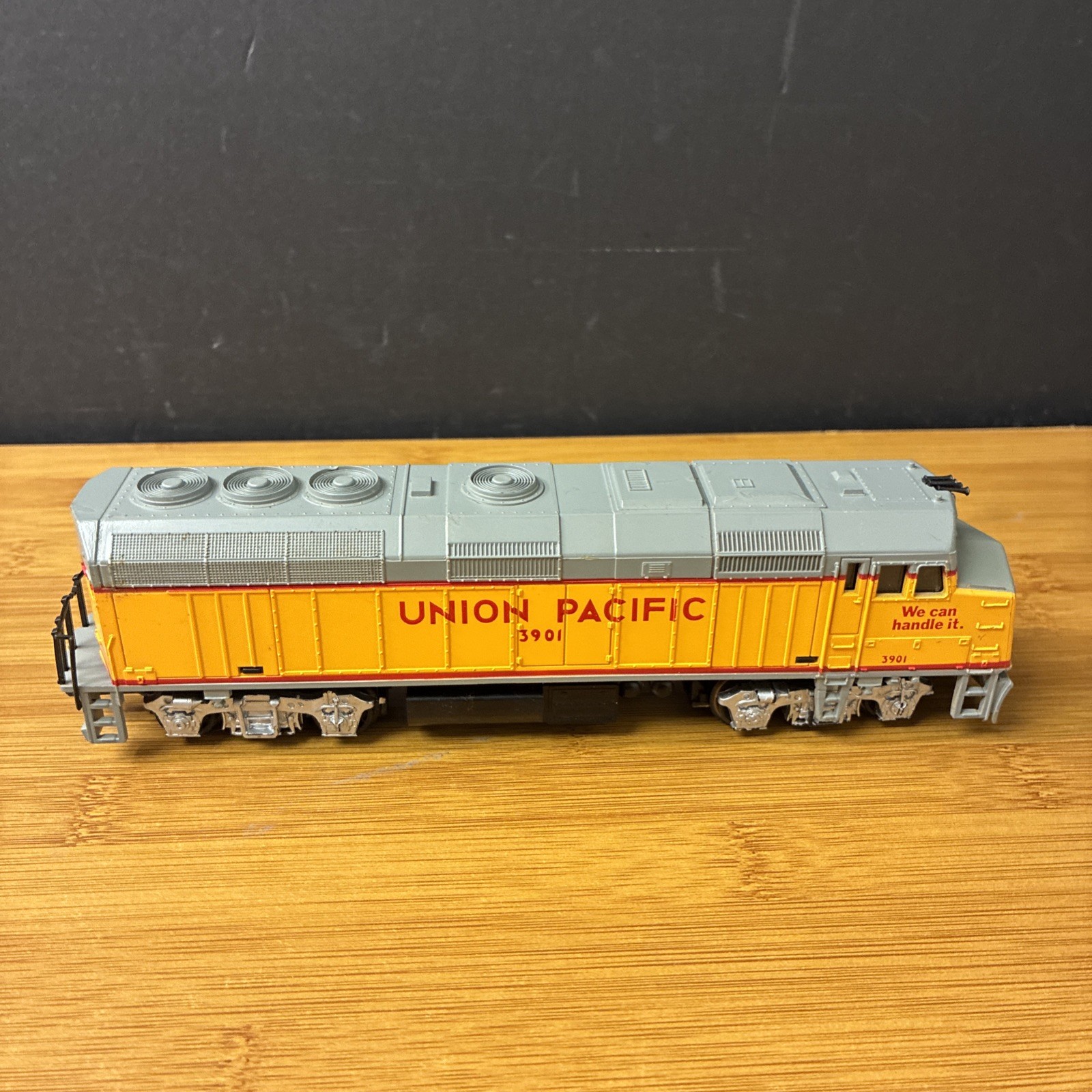 Life Like HO Union Pacific EMD F40PH #3901 Locomotive Engine Untested Unit