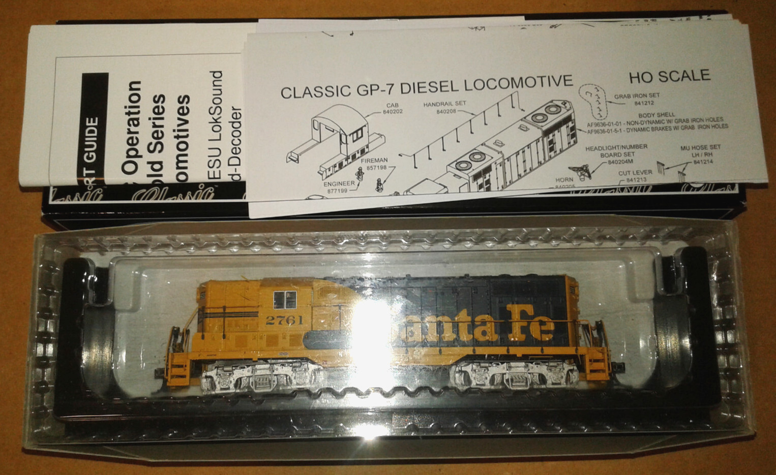 HO SCALE ATLAS CLASSIC GOLD EMD GP7 SANTA FE ATSF #2761 10002034 DCC & SOUND