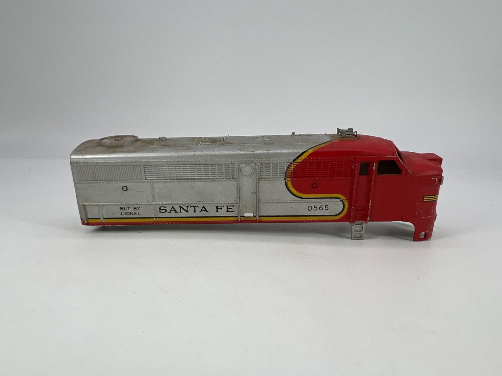 Lionel #0565 HO Scale Santa Fe Diesel Locomotive SHELL ONLY Fair Condition