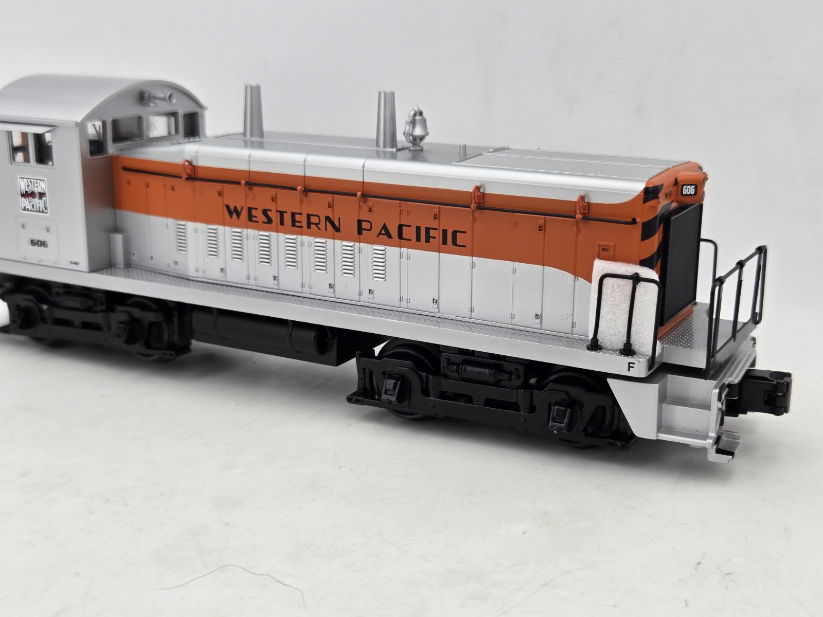 MTH 30-2366-1 Western Pacific SW-9 Switcher Diesel Engine – Proto 2 – VIDEO