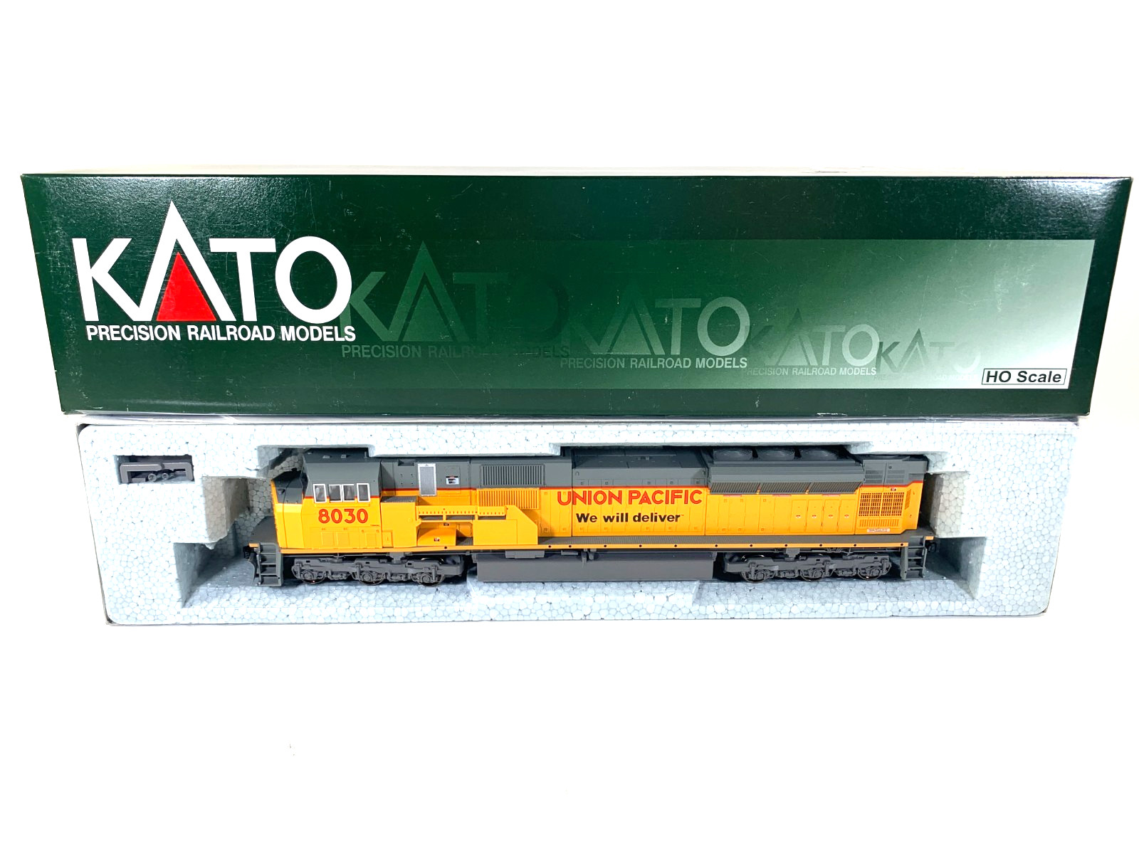 Kato HO 37-6366 Union Pacific SD90/43MAC Diesel # 8030 -DC / No Sound