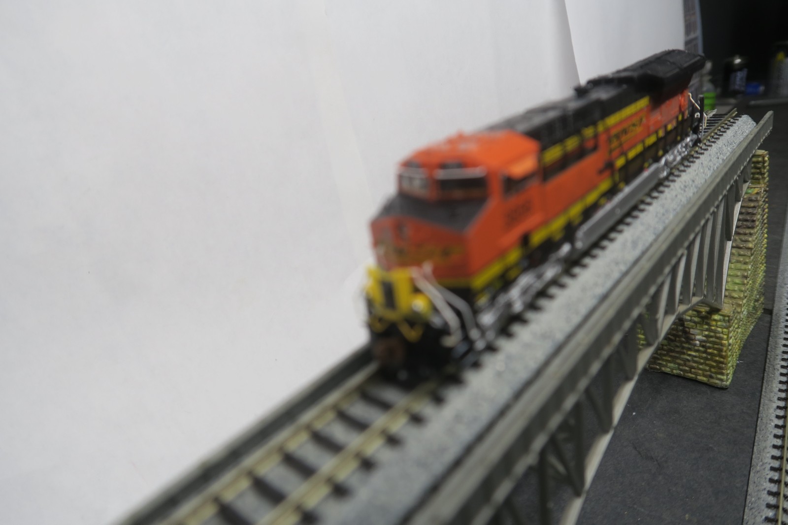 SCALETRAINS RIVET COUNTER N SCALE SXT30609 GE TIER 4 BNSF RWY ET44C4 #3856!