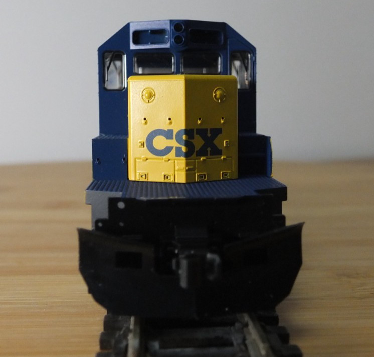Kato 37-2706 HO gauge EMD SD40-2 CSX yellow grey and blue livery – no.8204