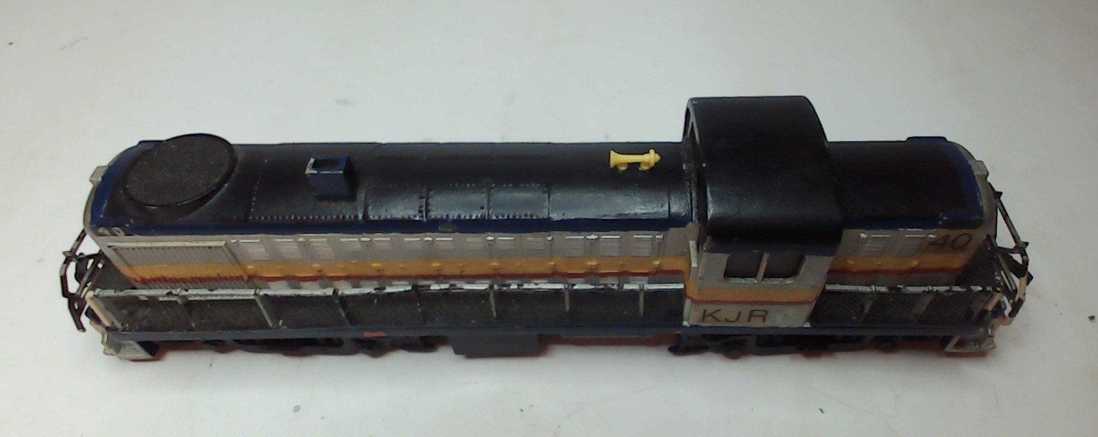 Hand-painted AHM HO RS-2 Diesel Locomotive, 2 Cabooses – Roco, Unbranded (DL076)