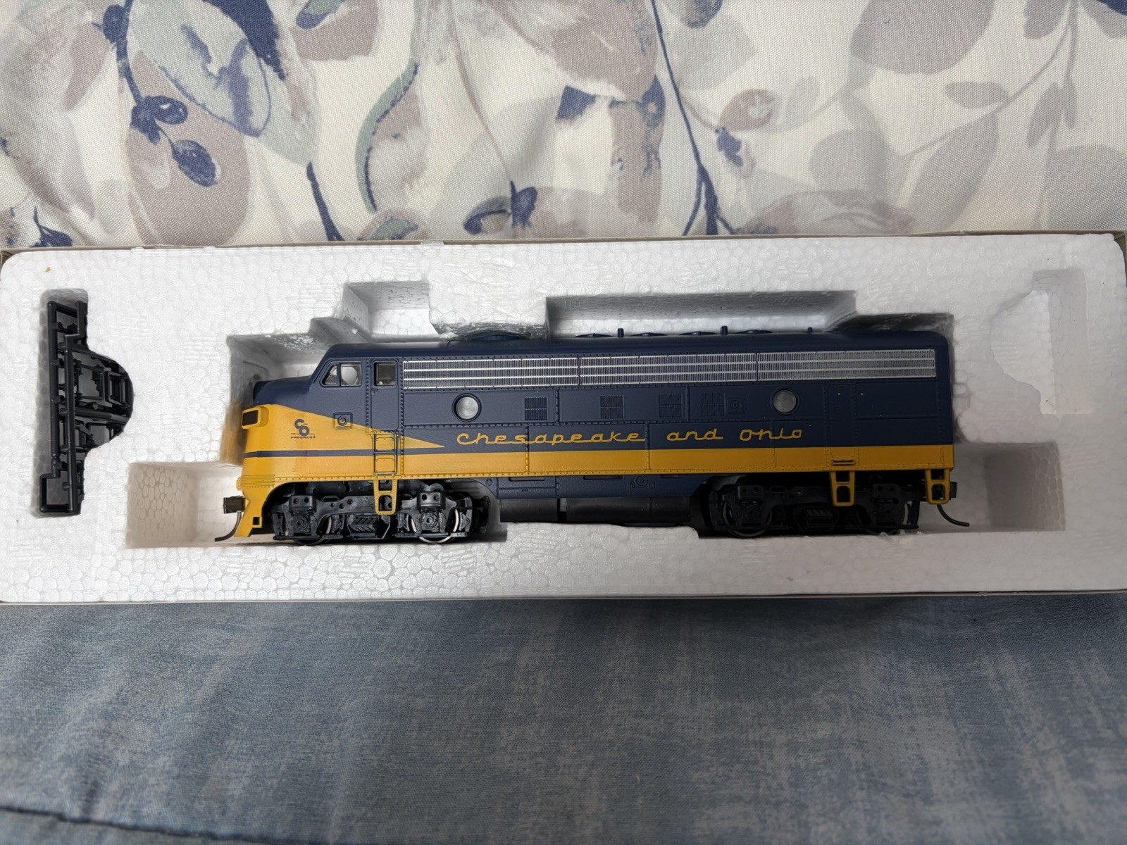 Stewart Hobbies HO Scale Chesapeake And Ohio F7 A&B Units Kato Powered
