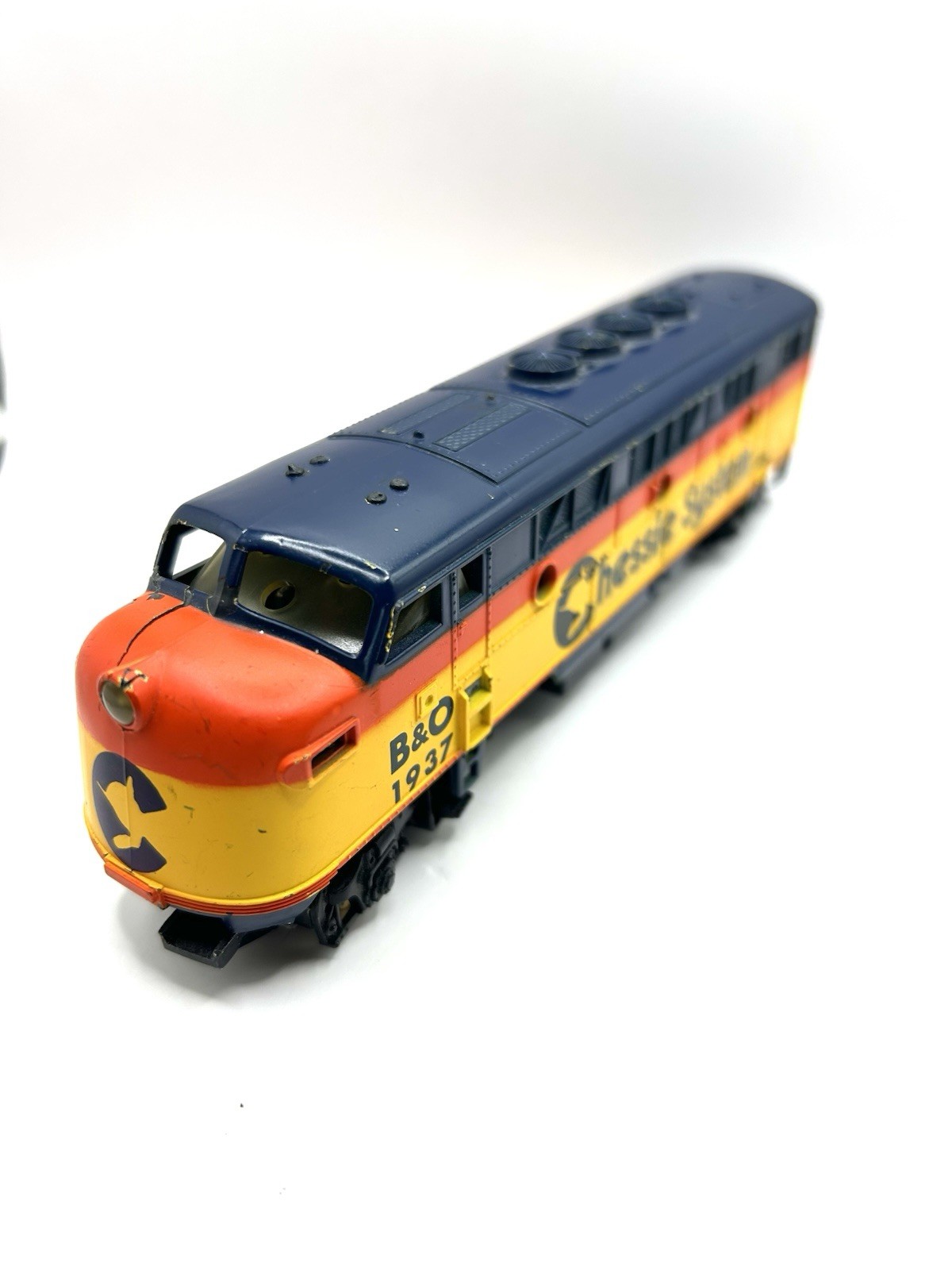 ho scale Chessie System Diesel Locomotive #1937