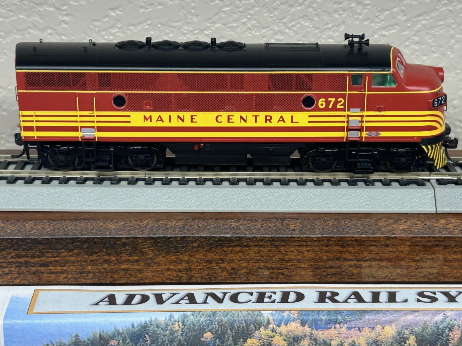 MAINE CENTRAL 672 EMD F3A LOCO – FACTORY DC/DCC / QUANTUM SOUND HO Scale NEW OOP