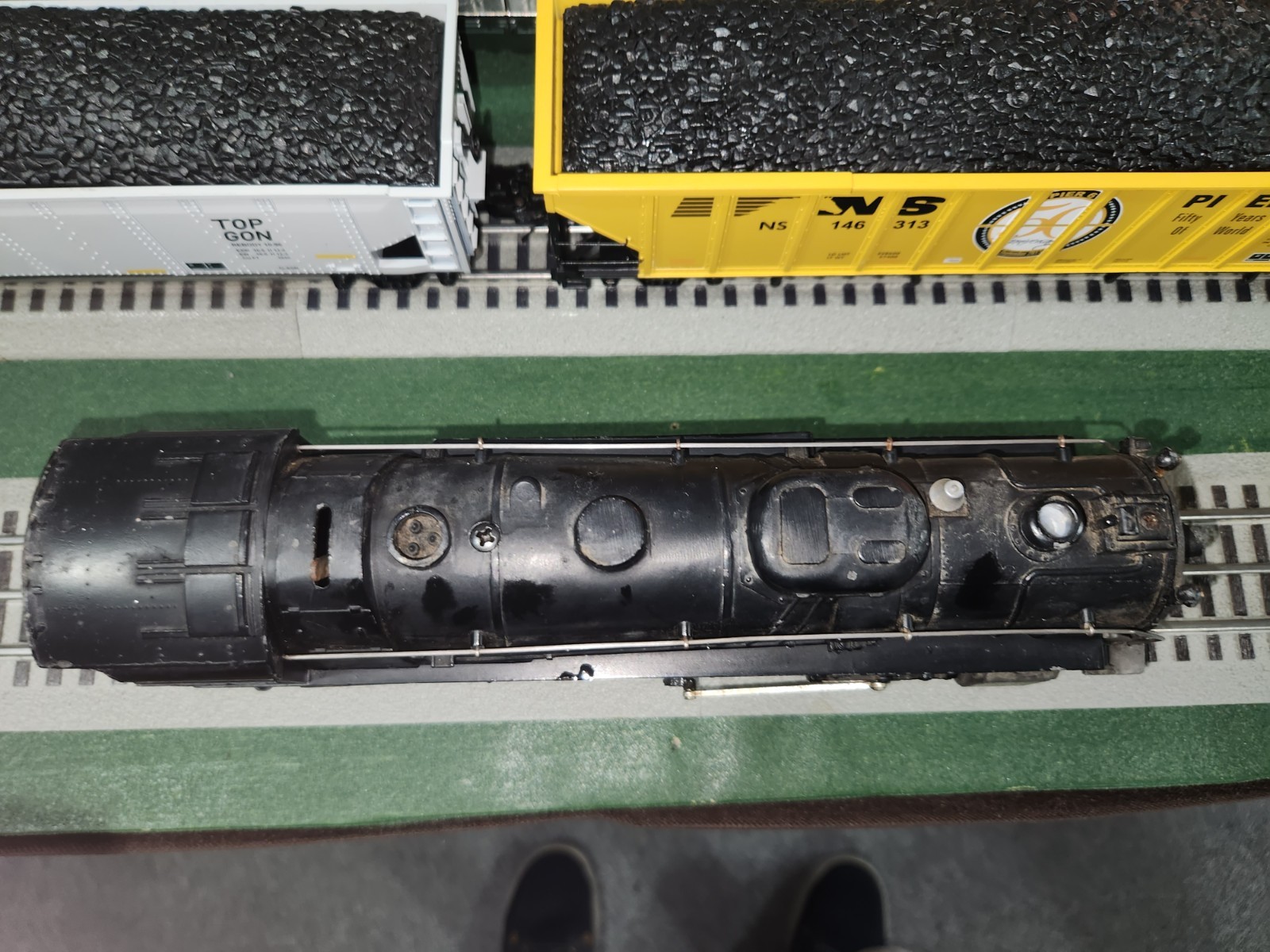 Lionel #2056 HUDSON LOCO AND Basic Lionel Lines TENDER (no whistle) Lights/Smoke