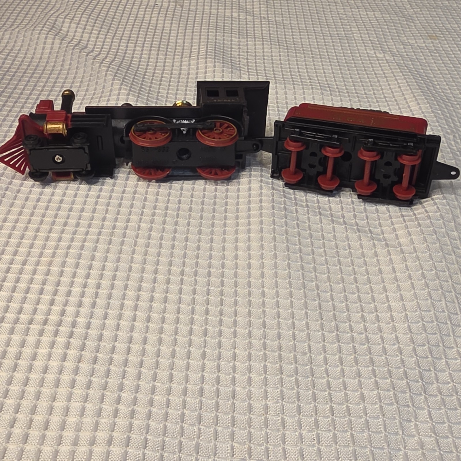 HO Gauge Steam Locomotive 4-4-0 No. 84 Red Black Gold Brown Plastic Model