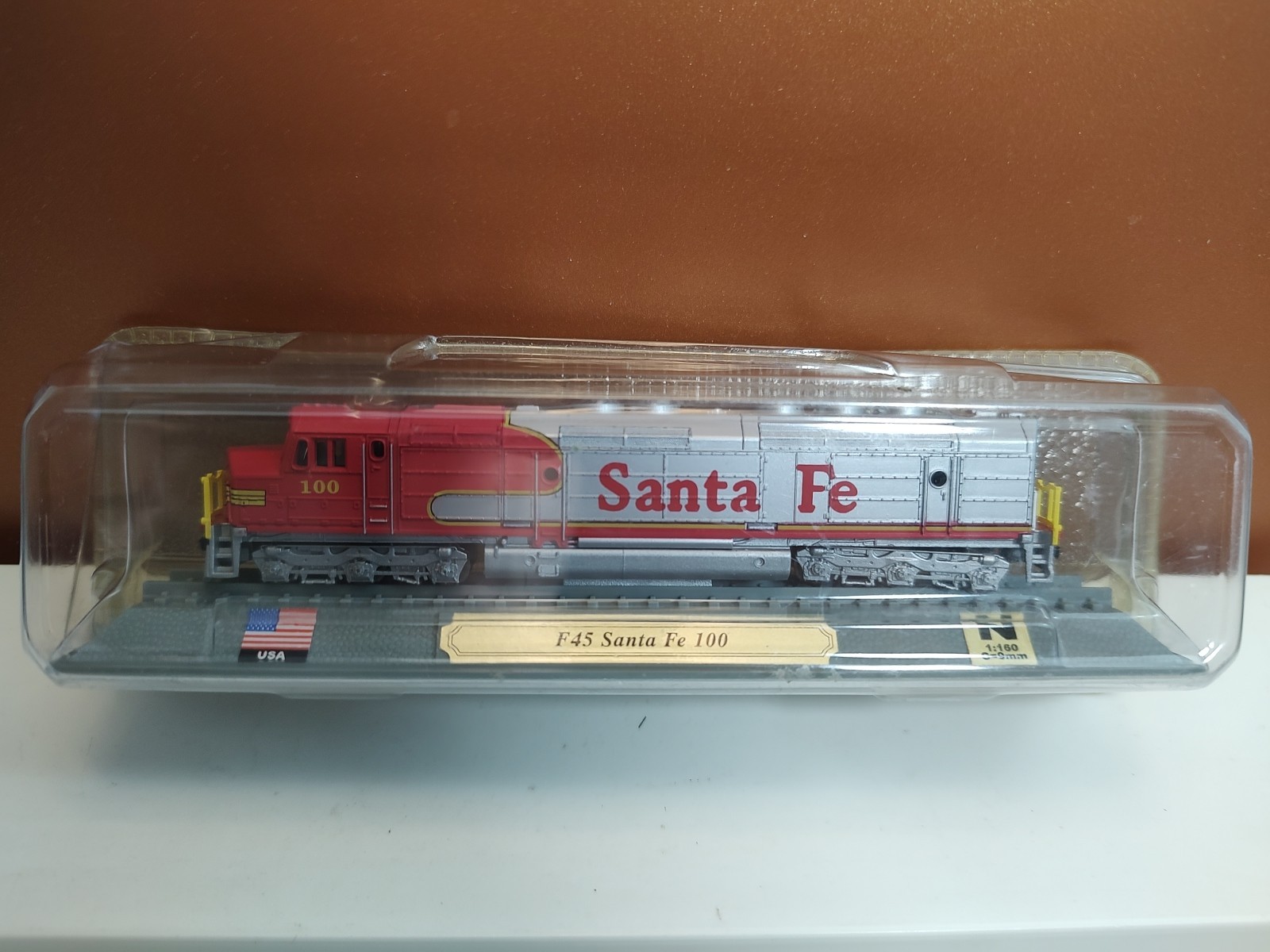 Del Prado F45 Santa Fe #100 Locomotive 2003 Sealed Display Model-Warbonnet