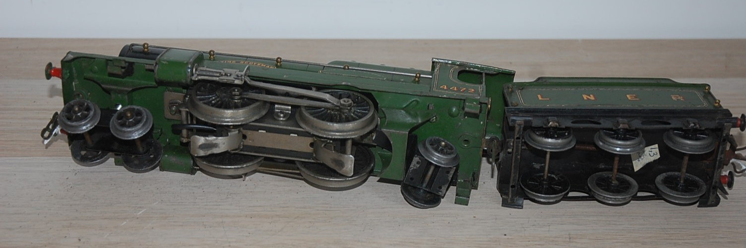 HORNBY O GAUGE ELECTRIC 6v ‘FLYING SCOTSMAN’ AND TENDER IN LNER LIVERY