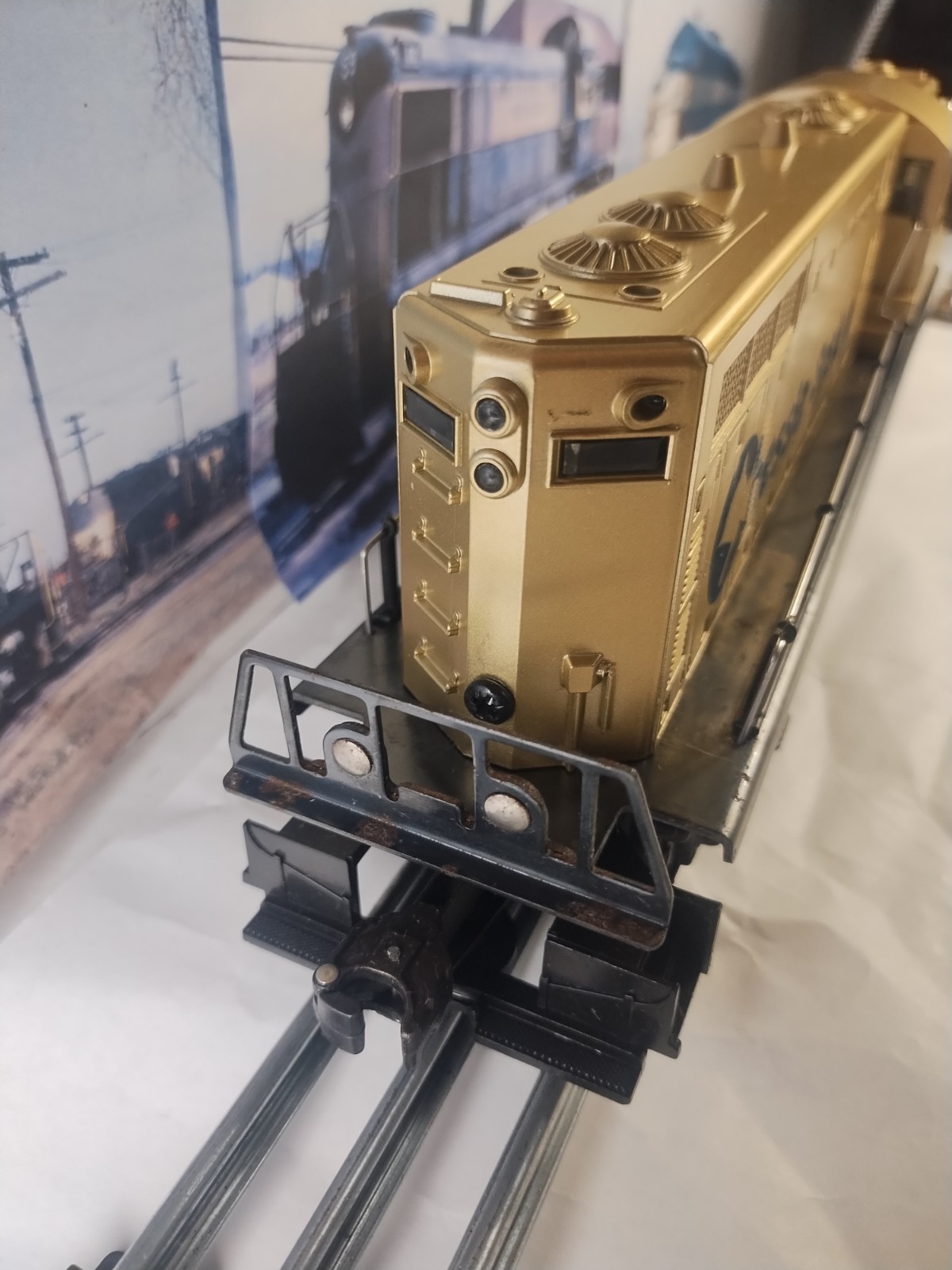 Lionel 6-8359 GM50 Chessie System B&O GP-7 Diesel Locomotive Gold With Box