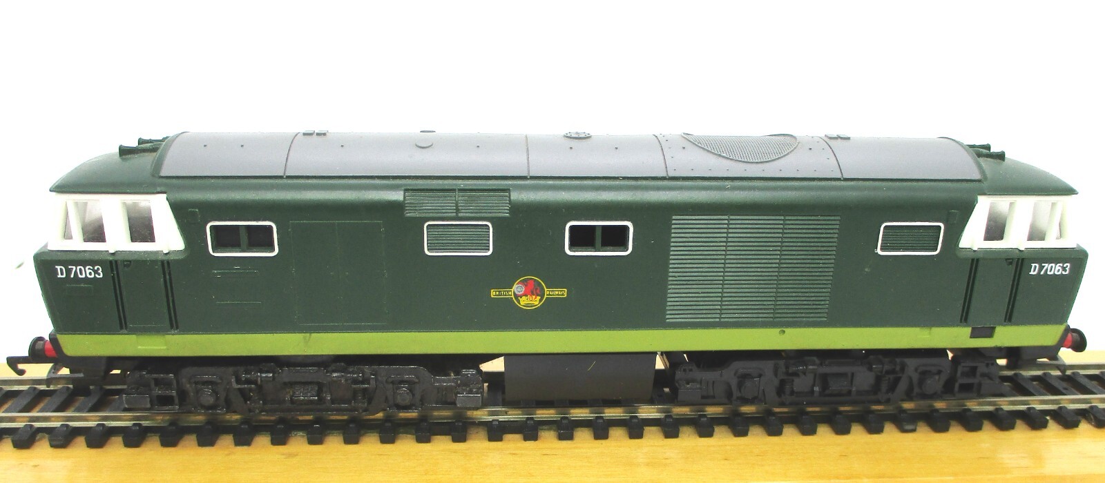 Hornby R758 First Edition Class 35 Hymek BR Green with Paper Yellow Ends Mint
