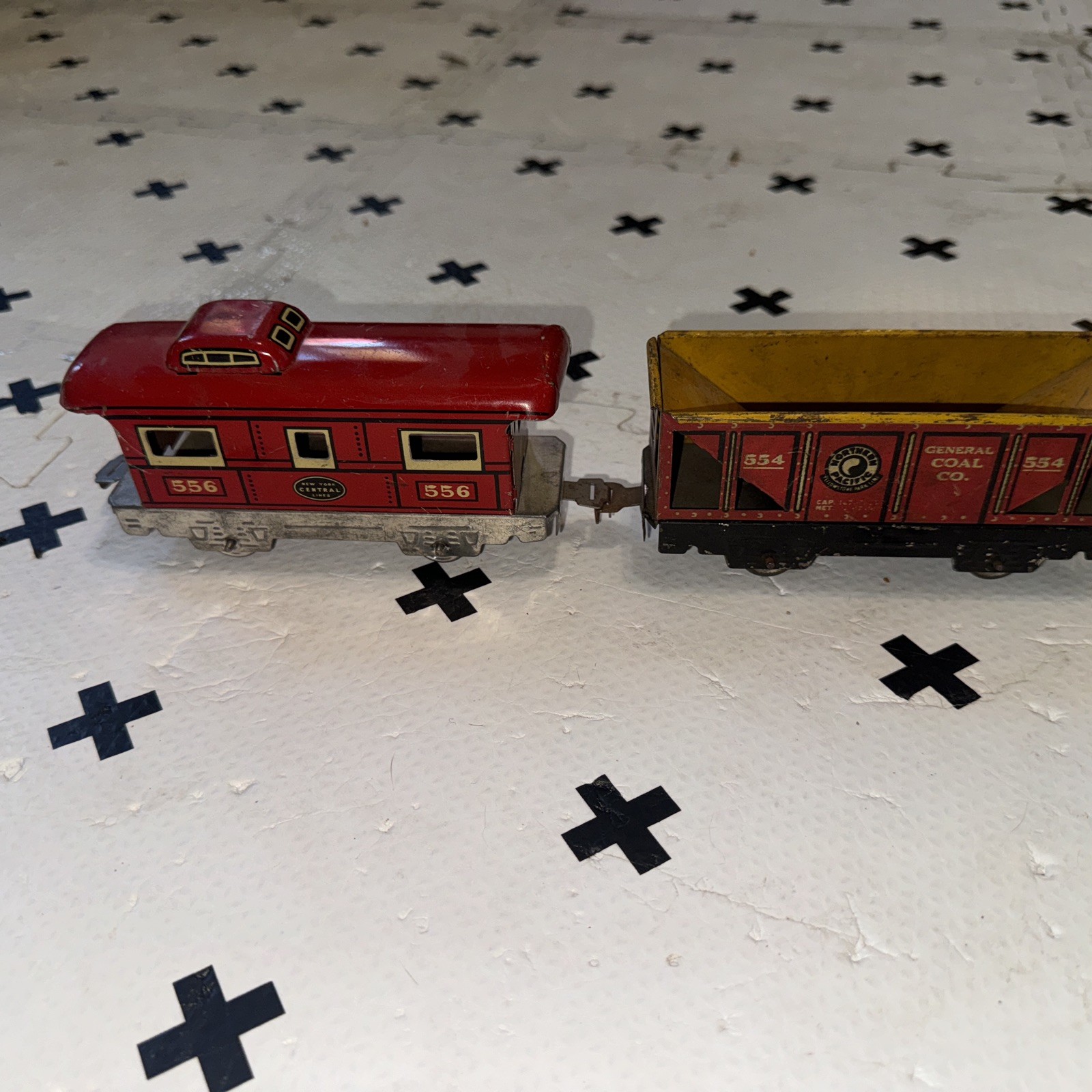 Vintage Marx 2-4-2 Tin Metal Cars W Cast Locomotive For Train Set Layout