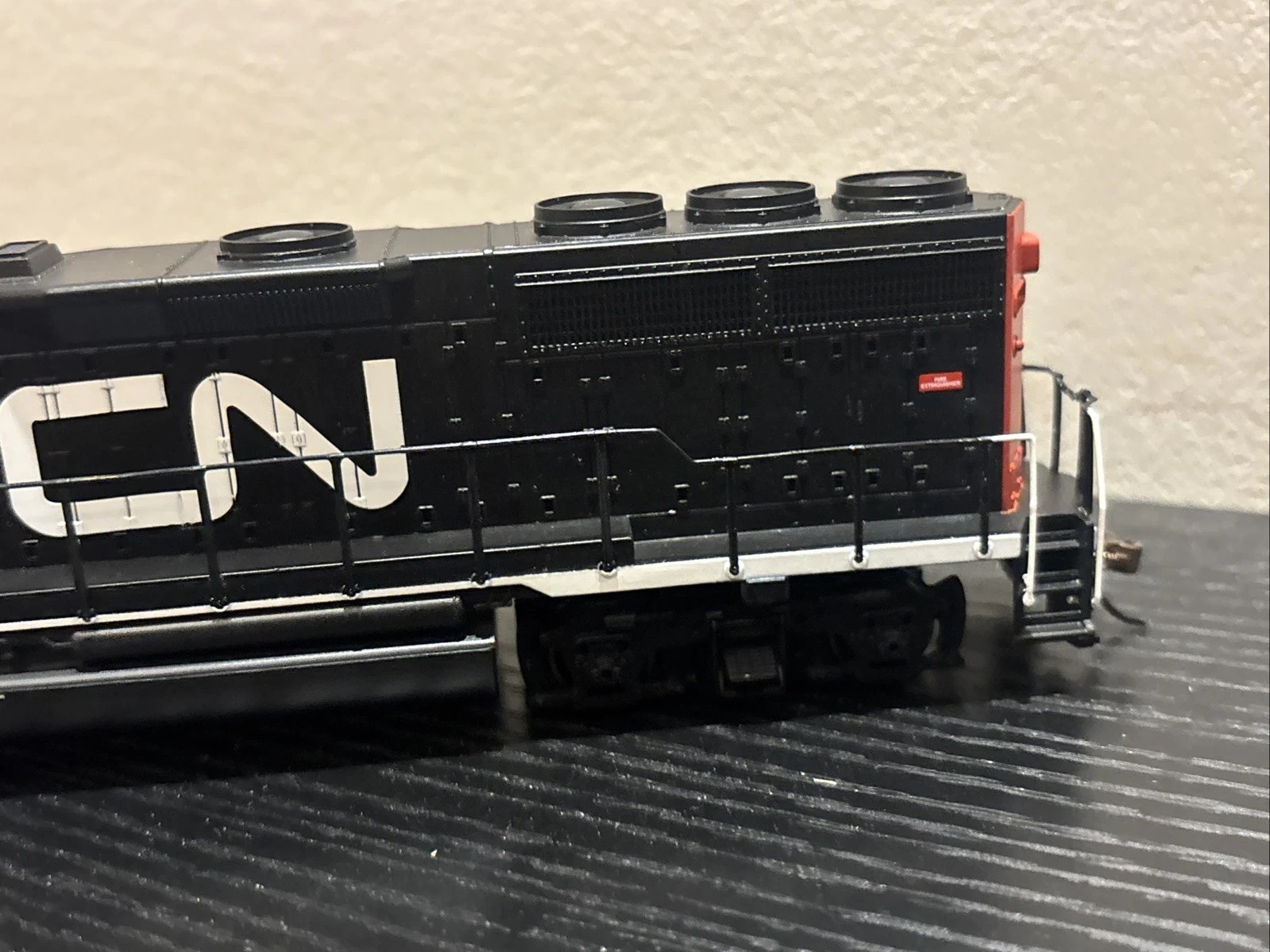 Bachmann HO Scale 60315 EMD GP40 Canadian National CN #4011 DCC On Board – NIB