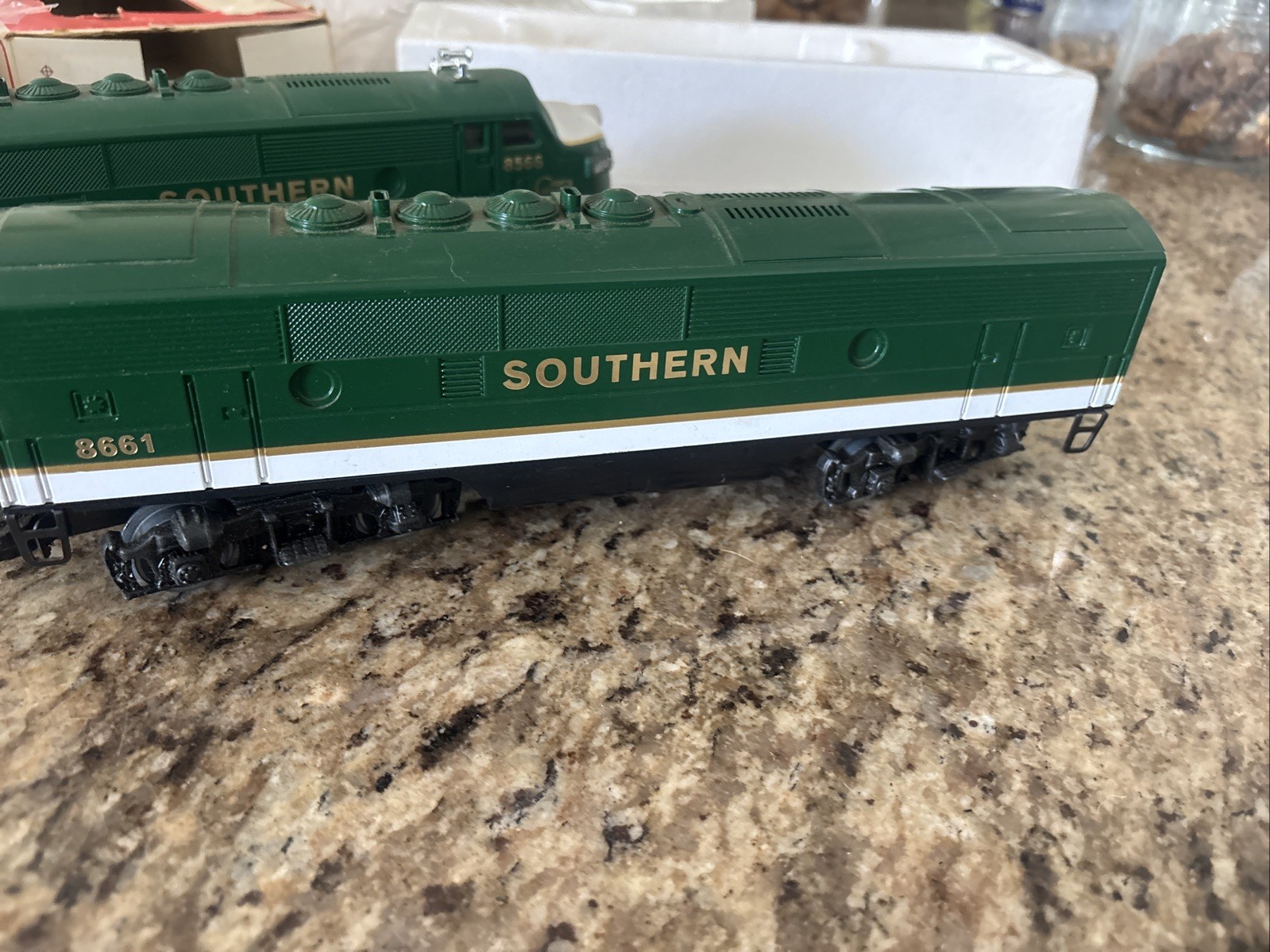 Lionel 6-8566 O Gauge Southern F-3 A Diesel Locomotive F3 B 8661 4647