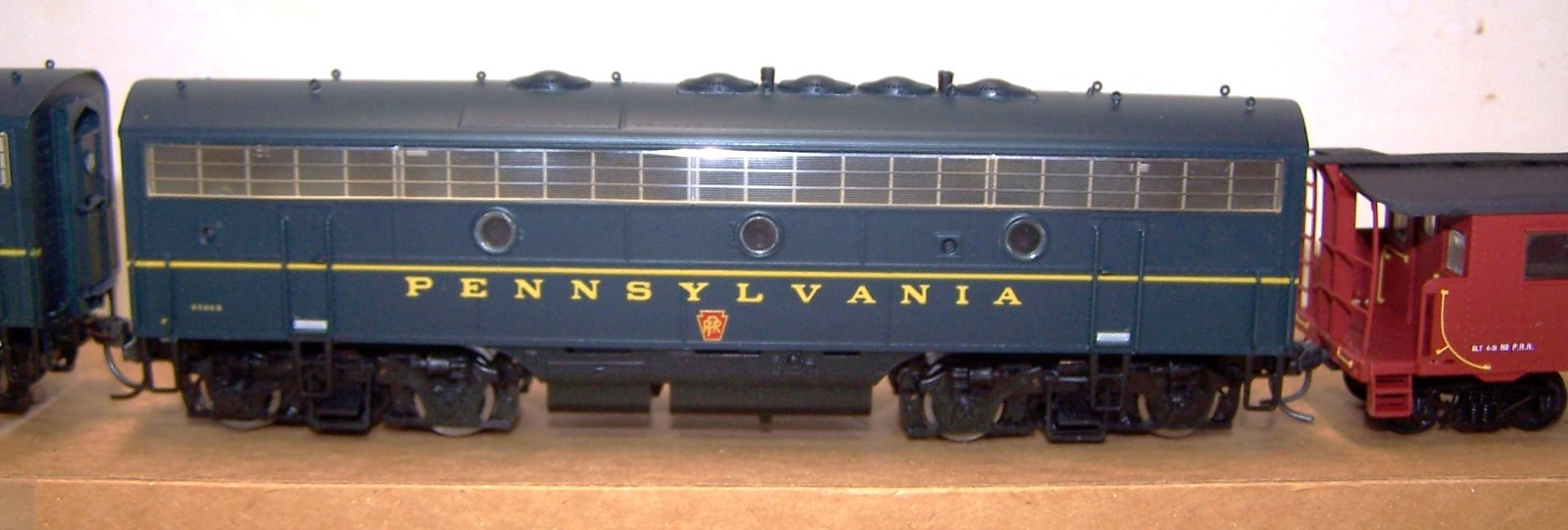 HO INTERMOUNTAIN F7a, F7b, BOWSER CABOOSE 478049, PENNSYLVANIA PRR 9779 DC