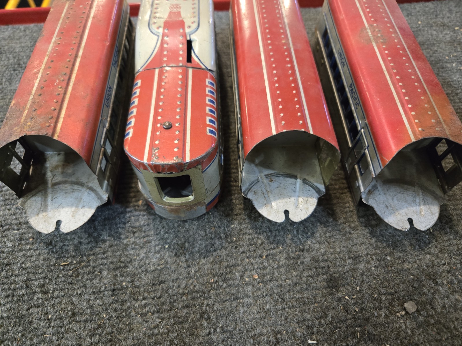 Parts Lot Of 4 Cars Marx 7675 M10005 Union Pacific Articulated passenger