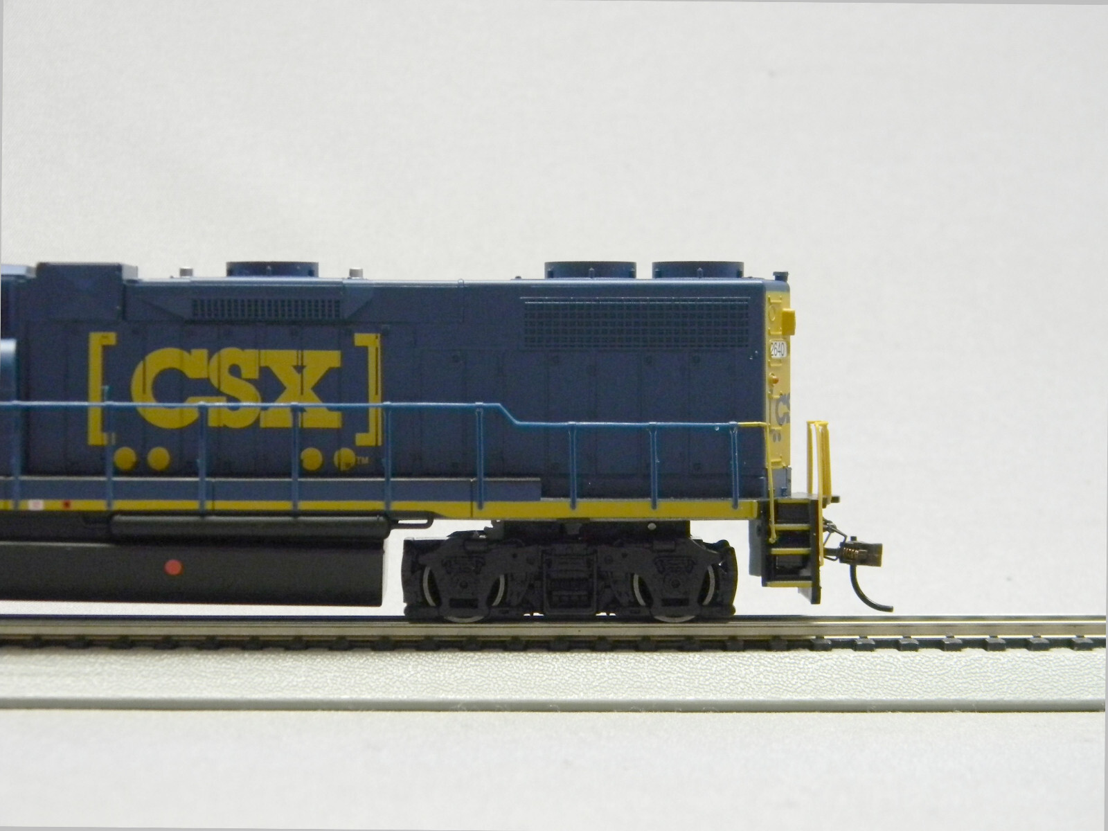 BACHMANN HO SCALE CSX GP38-2 DIESEL LOCOMOTIVE ENGINE w/ AWD #2640 BAC61720 NEW