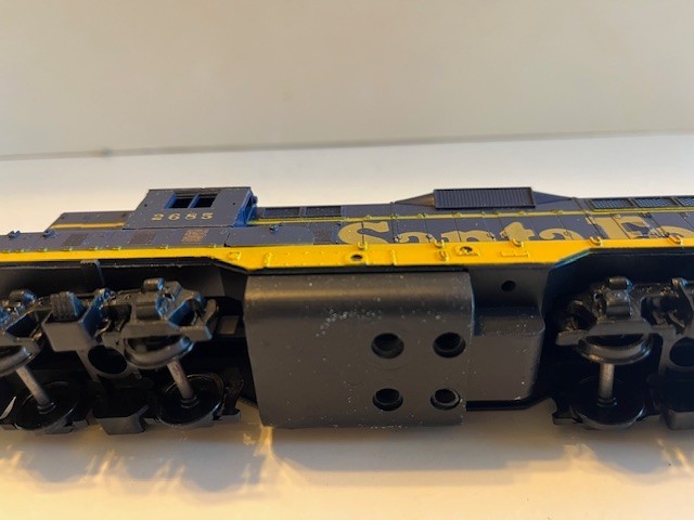 ATHEARN – HO Gauge – ATSF – GP-9 Powered Diesel Engine & Dummy #2685 -Nice Pair!