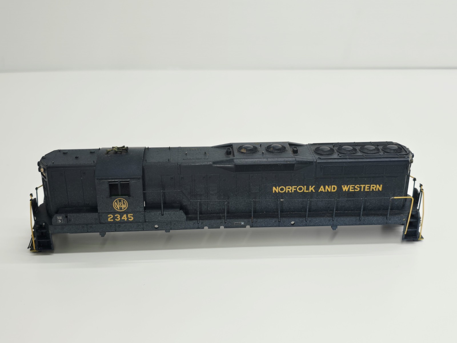 Ho Scale – SD9 Norfolk And Western Locomotive #2345 – Shell Only