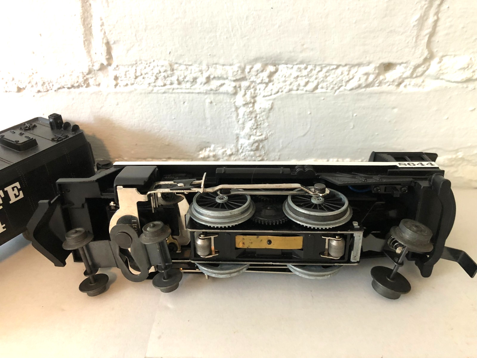LIONEL O 4-4-2 Diecast Santa Fe Steam Locomotive #8644 and Tender Tested