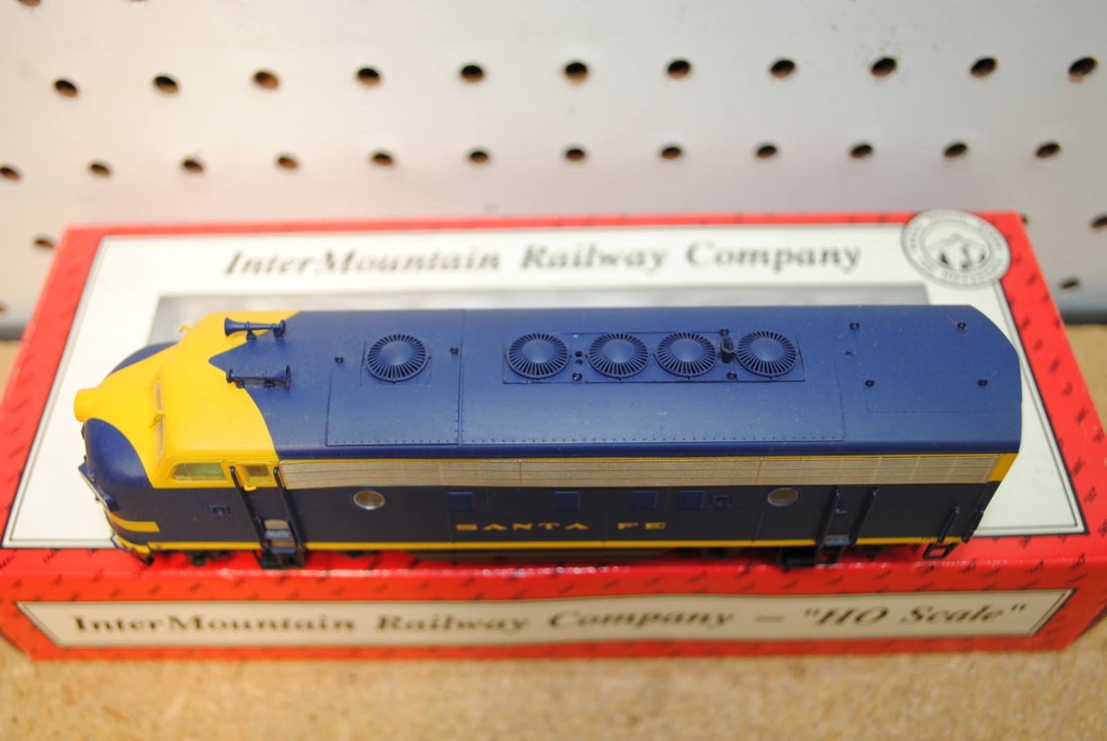 InterMountain Railway Co. 49017S-03 Santa Fe #235 EMD F7A Diesel Loco w/Sound HO