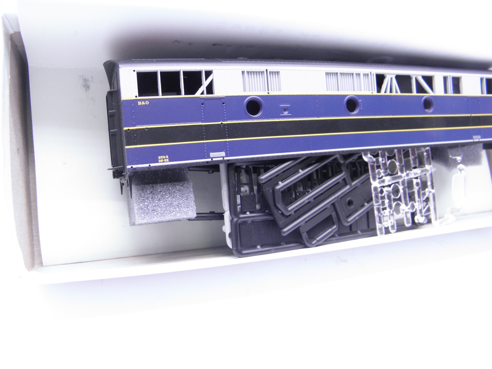 INTER MOUNTAIN – F-7B LOCOMOTIVE SHELL KIT BALTIMORE & OHIO #273- X HO SCALE KIT