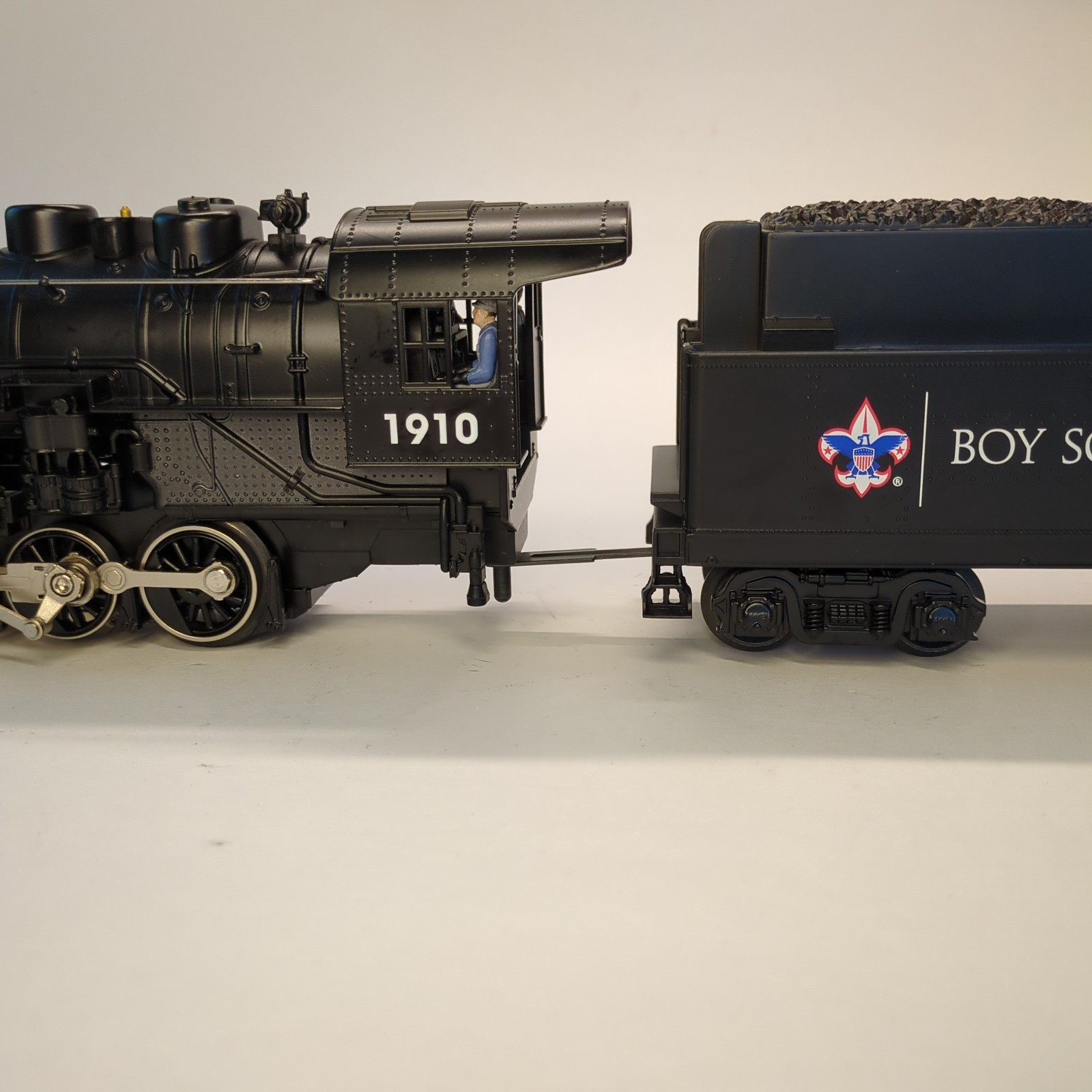 Used Lionel O Gauge Boy Scouts of America 0-8-0 Steam Locomotive & Tender #1910