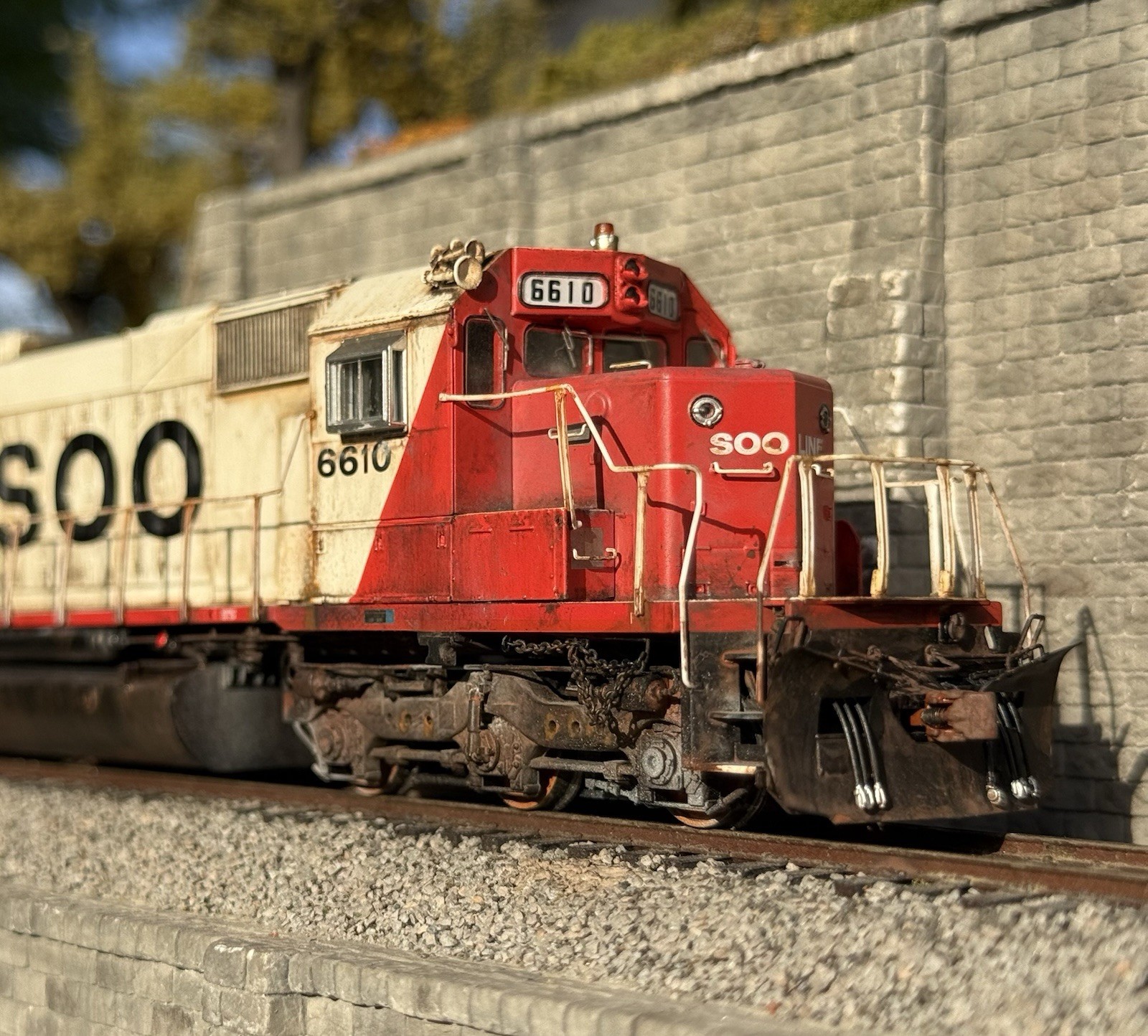 HO ScaleTrains Rivet Counter SD40-2 Soo Line #6610 Sound/DCC /NIB/weathered