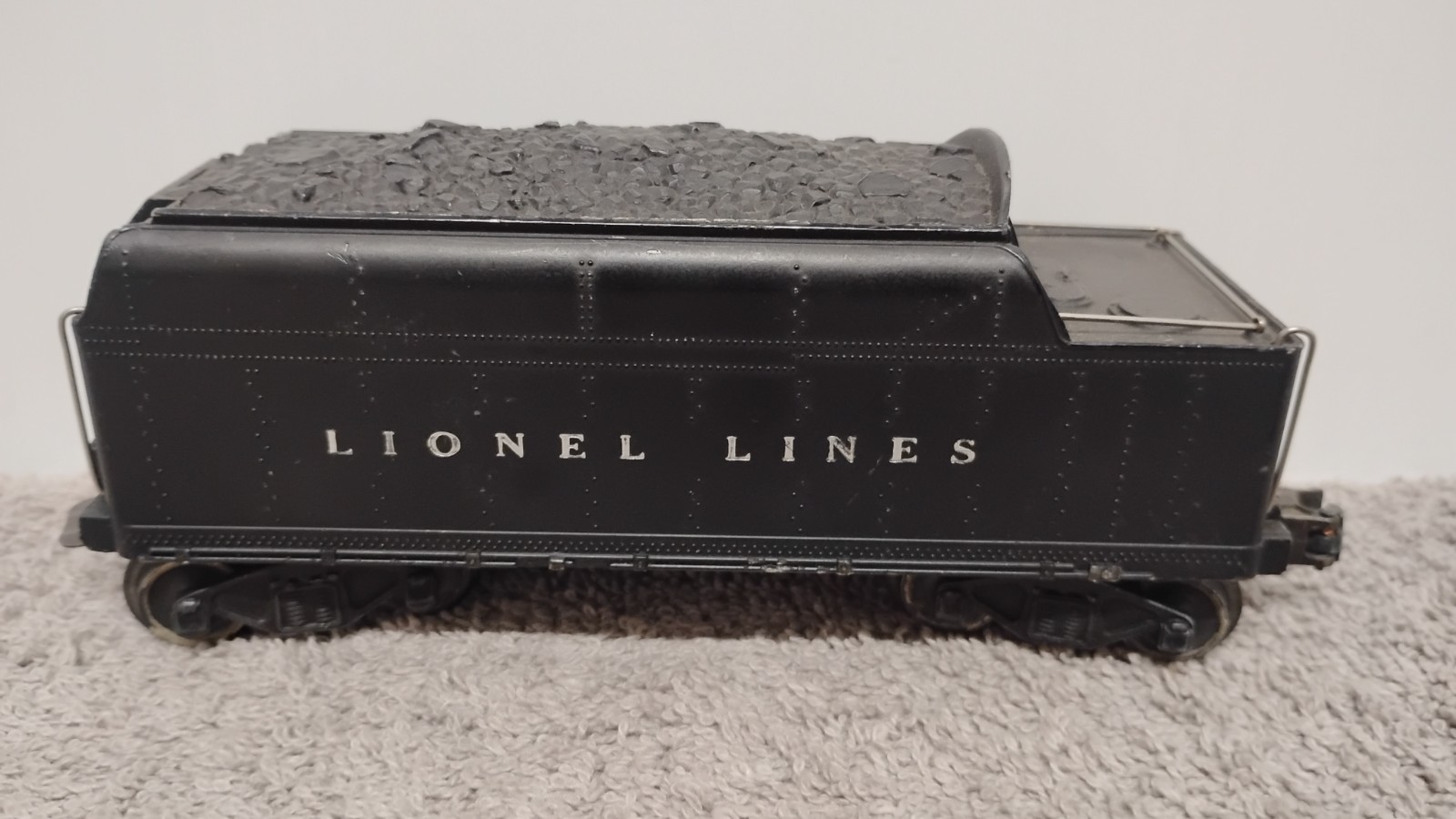 Lionel Postwar Locomotive 224 with Lionel Lines Coal Tender 2466WX. (00)