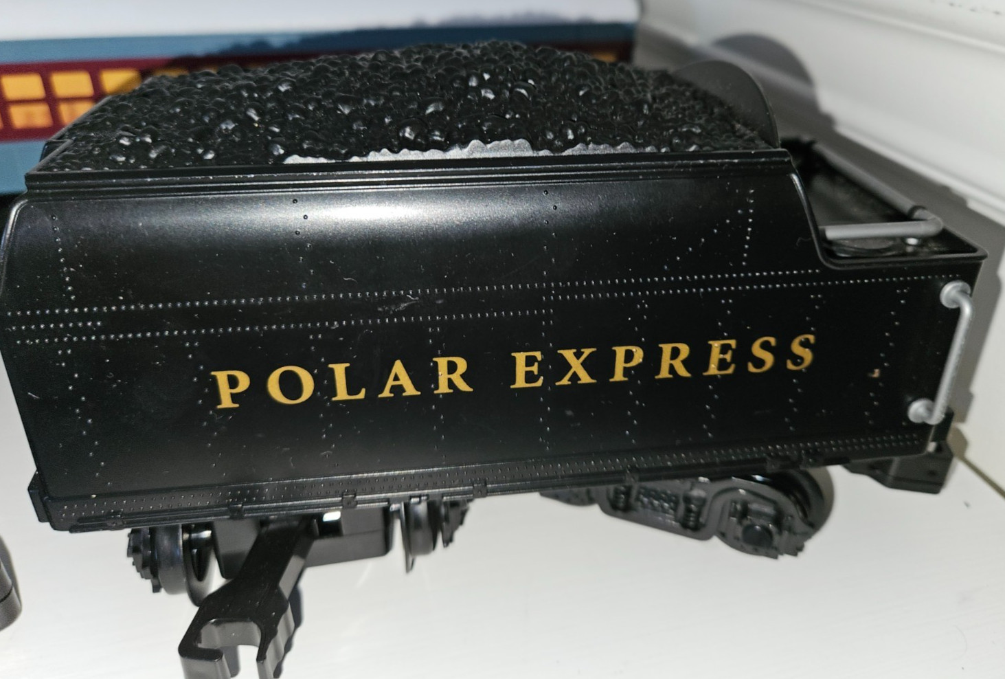 Lionel Polar Express G-Gauge Train Set 1225 Steam Locomotive Passenger Car