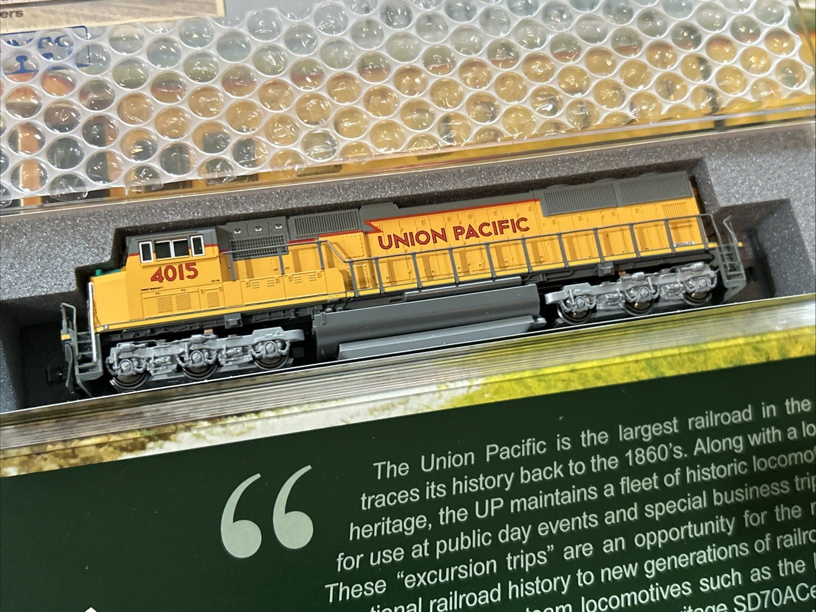 Kato N 106-086 Union Pacific UP Excursion Set + SD70M #4015 176-4015 – New!