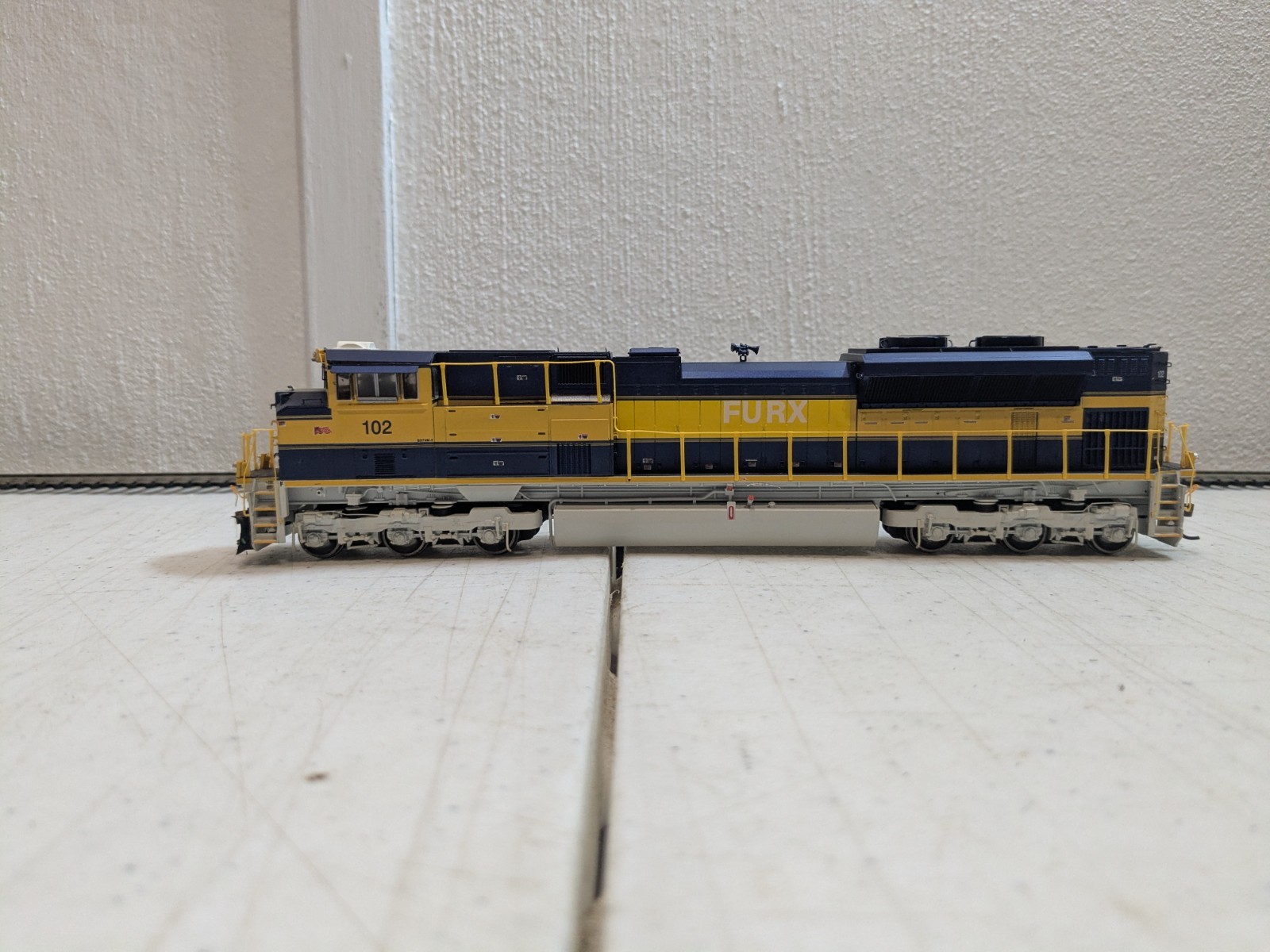 Genesis ATHG69269 – First Union Rail #102 SD70M-2 Diesel Locomotive – DC – HO