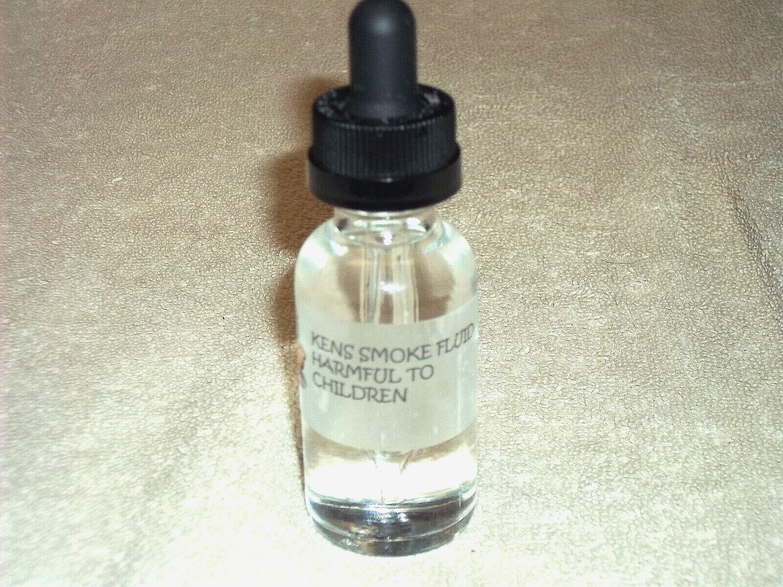 KENS SMOKE FLUID FOR LIONEL, AMERICAN FLYER, MARX, MTH TRAINS 1 OZ BOTTLE