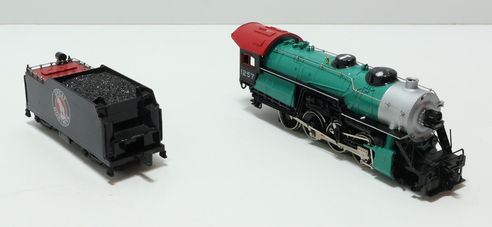 Bachmann Great Northern 2-8-0 Consolidation Locomotive w/ Smoke & Tender #1257