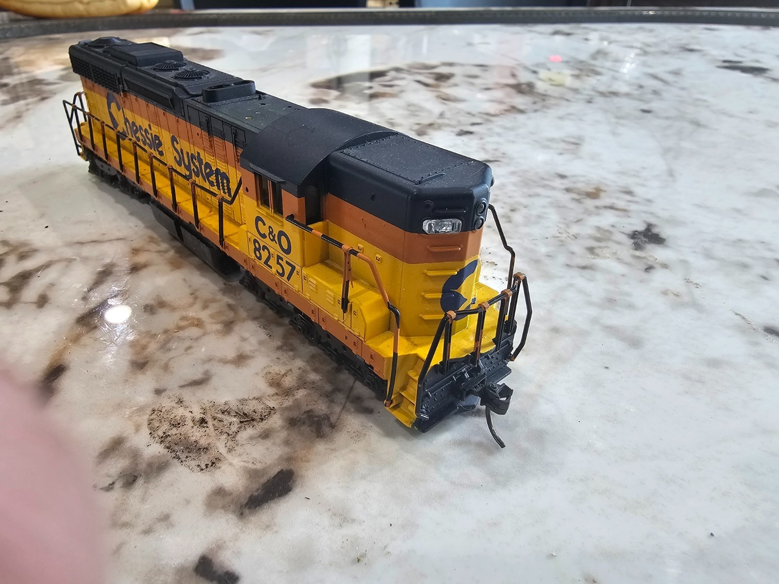 Pair Atlas HO Custom Chessie System C&O SD24 High Hood Diesel Locos 8256 8257